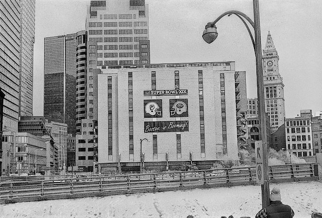 L’implosion du parking de Fort Hill Square à Boston le dimanche 20 janvier 1985.