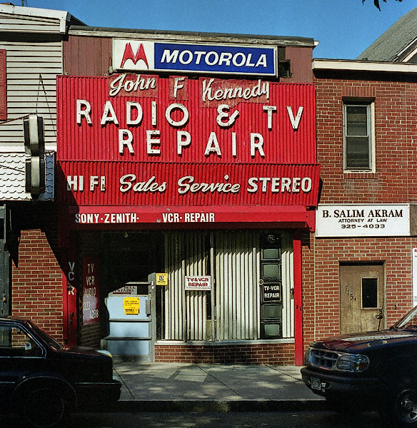 La boutique de réparation télévision et radio John F. Kennedy Radio, Roslindale.