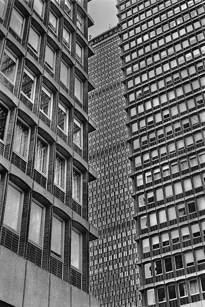 La Prudential Tower et deux immeubles d’appartements à Boston.