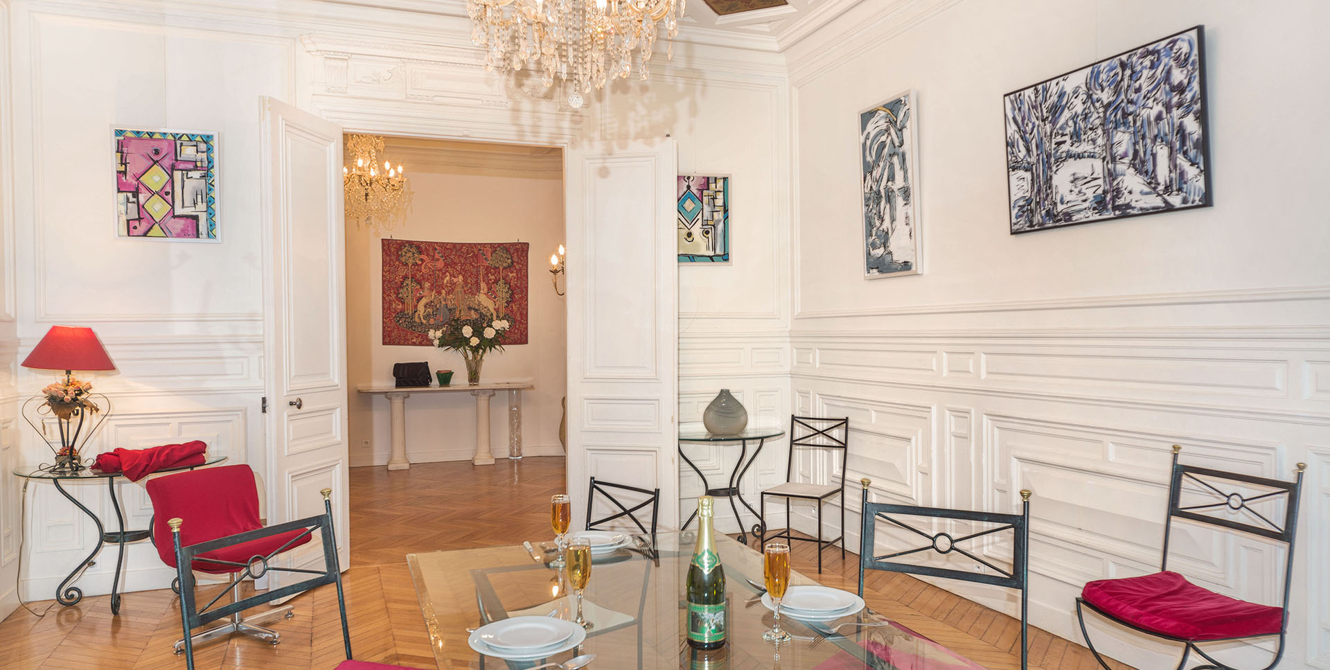 The dining room in a luxury apartment on rue la Boétie.